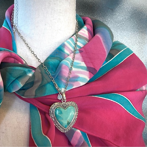 Barse all sterling and turquoise, with blue lighter blue, and splashes of green. - Picture 6 of 9